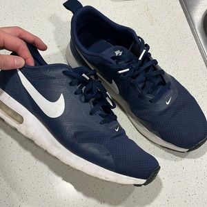 Navy blue Nike runners size: US 11